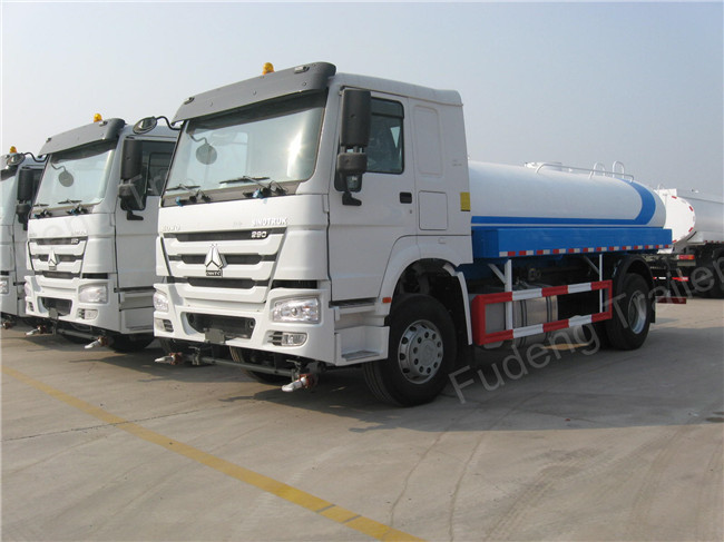 Heavy Duty Water Tanker Truck 10001 - 20000L Volume 6 × 2 4 × 4 Drive Wheel