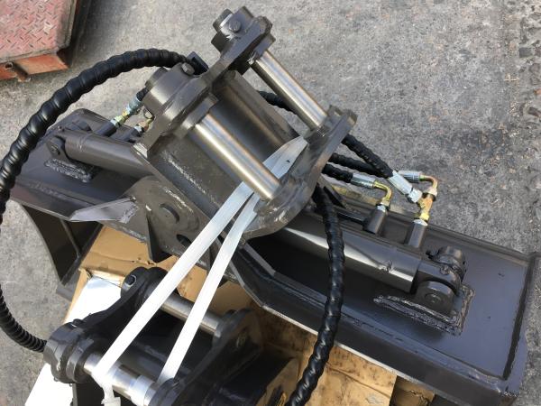 HYDRUALIC TILT BUCKET BLACK COLOR HYDRAULIC EXCAVATOR TILT BUCKET/CLEAN BUCKET