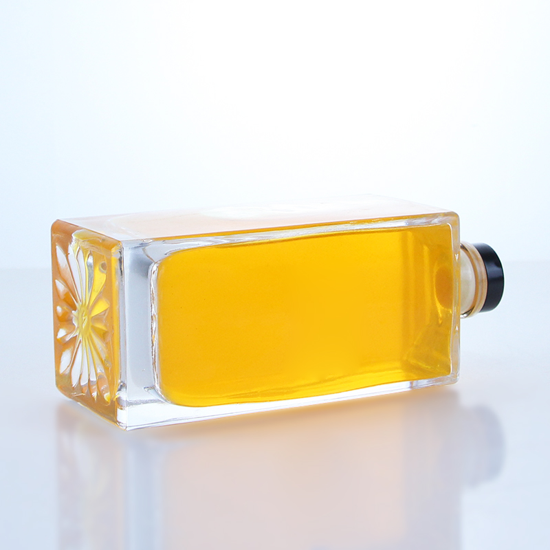 Whisky Vodka Tequila Gin Rum Small Capacity Glass Bottle with Logo and Cork Made
