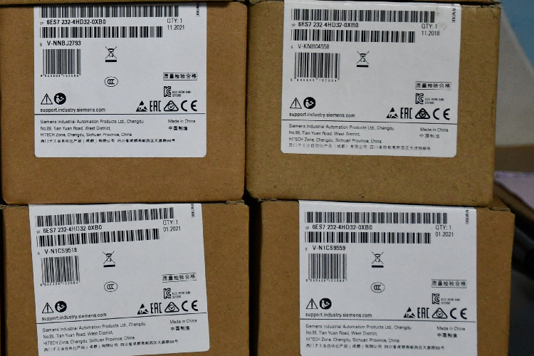 Siemens - PLC I/O Module for use with SIMATIC S7-1200 Series, 100 x 45 x 75 mm, Analogue, Analogue, TM3, 24 V dc,