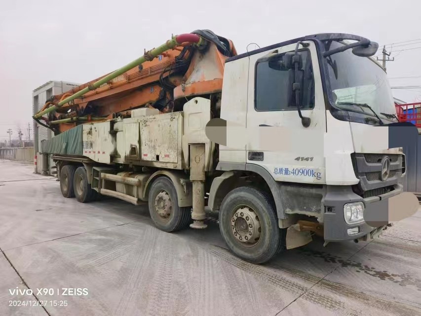 Zoomlion 52M Concrete Pump Trucks for Sale - Special Offer This Month Only!