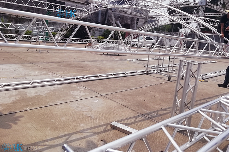 50*2mm Main Tube Portable Fast Deploying Stages Fixed Truss Structures with 20*2mm Brace Tube