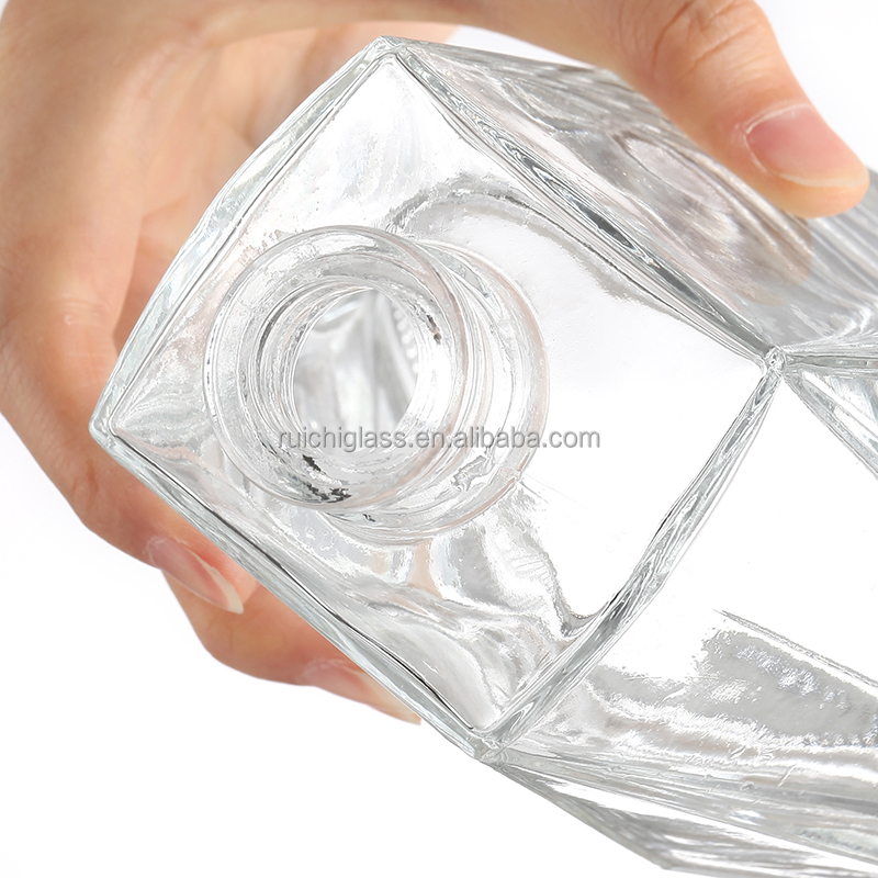 Fashion Design Glass Bottle for Whisky Brandy in Beverage Industrial