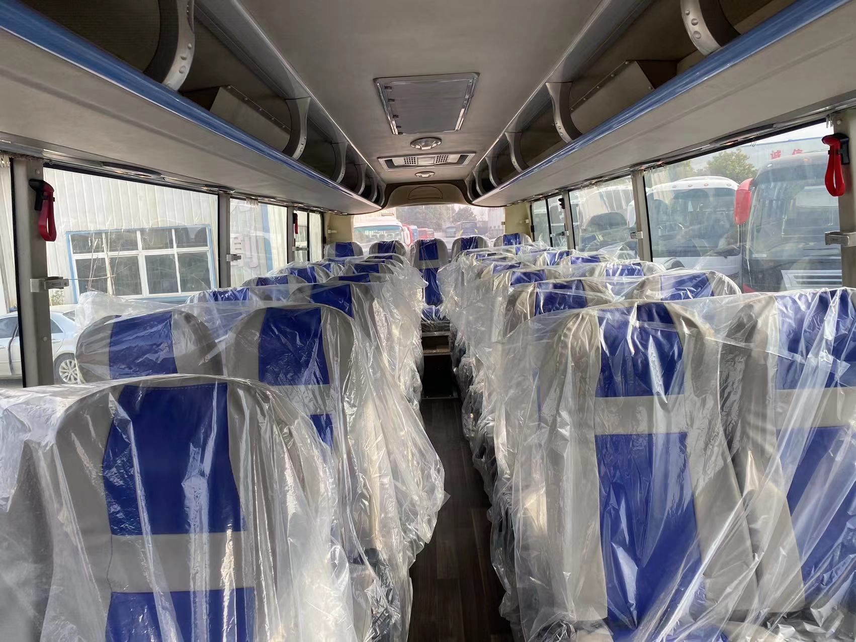 35 Seats Used Luxury Buses and Coaches in Manual Transmission Customer's Requirement