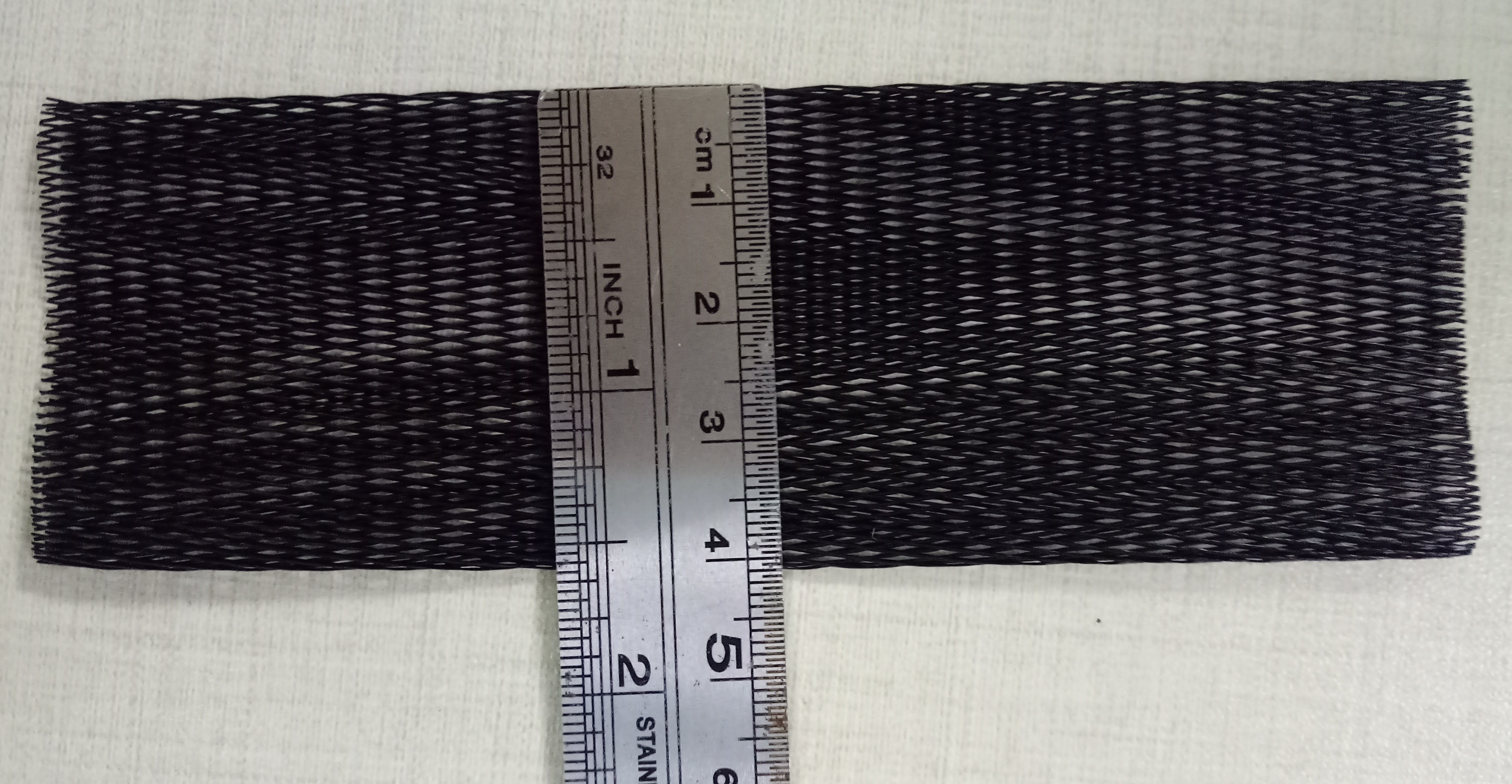 Soft Polyethylene Plastic Mesh Sleeving , Tubular Netting Sleeves Easy To Store