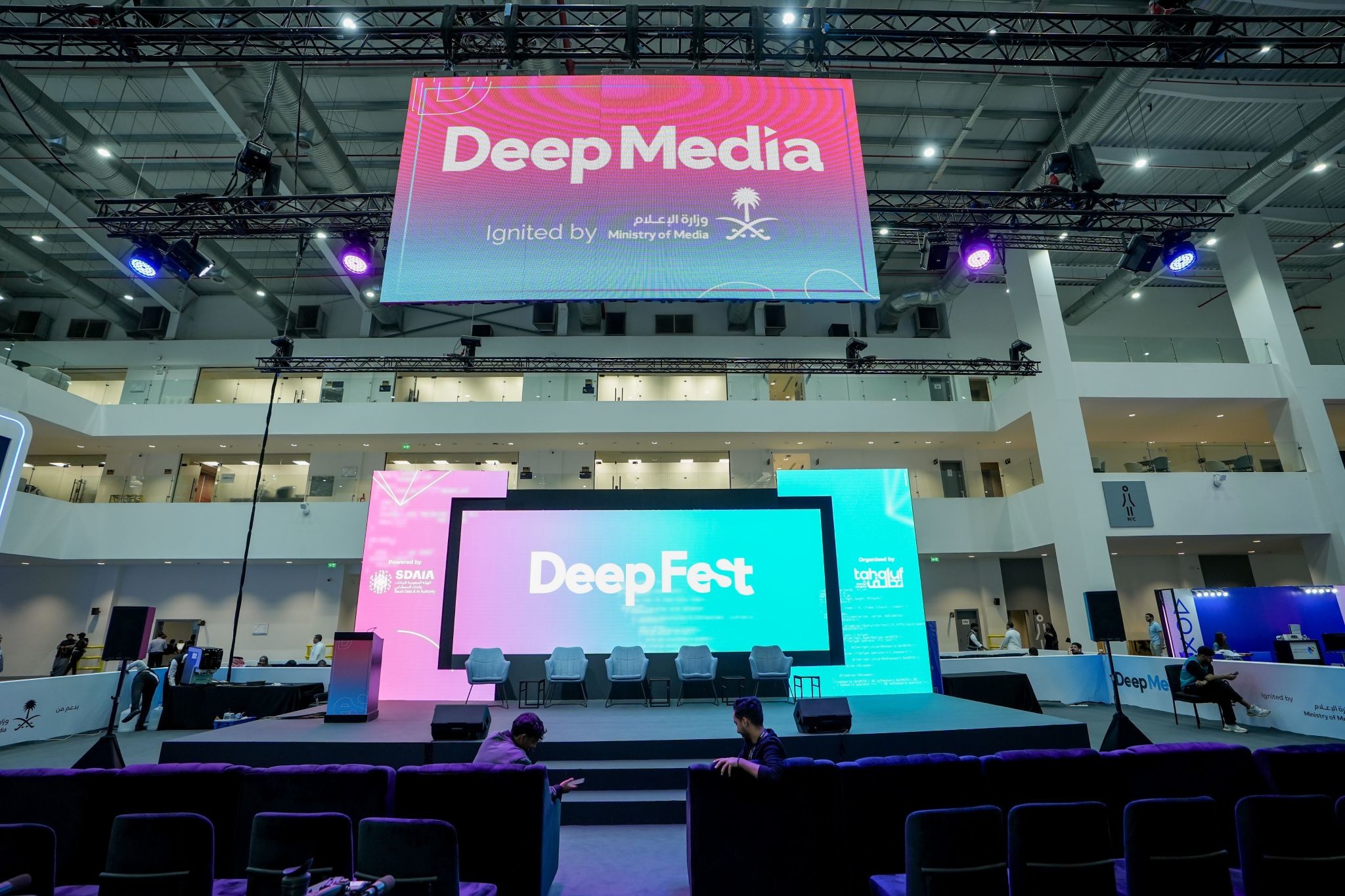 Full Color Tube Chip Fine Pitch Led Display with Density 640000dots/m2 and High Brightness of 1000CD/SQM