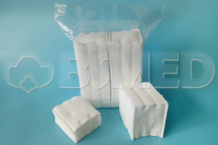 Small Size Cotton Wool Pads High Absorbency Customized Size Plain Pattern