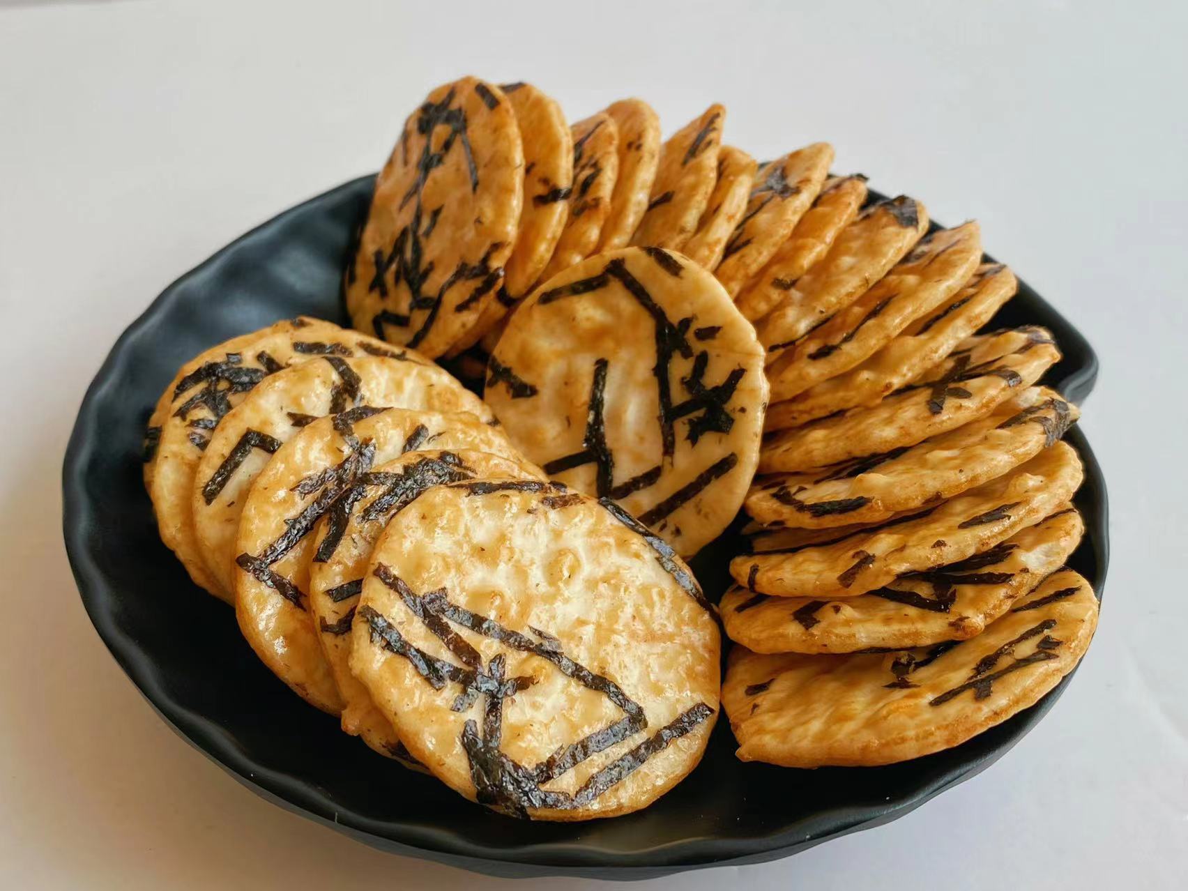 Diameter 4.5cm Rice Cracker Snacks Tomato Flavor Japanese Rice Biscuits