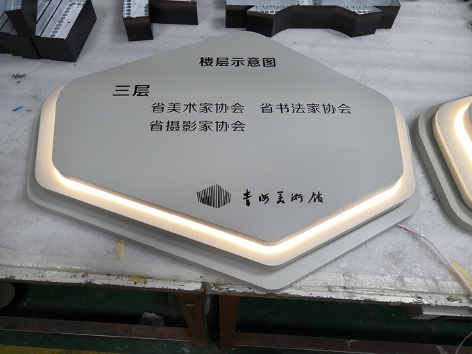 Custom LED Edge Lit Acrylic Sign Board Elegant Style Mirror Polished