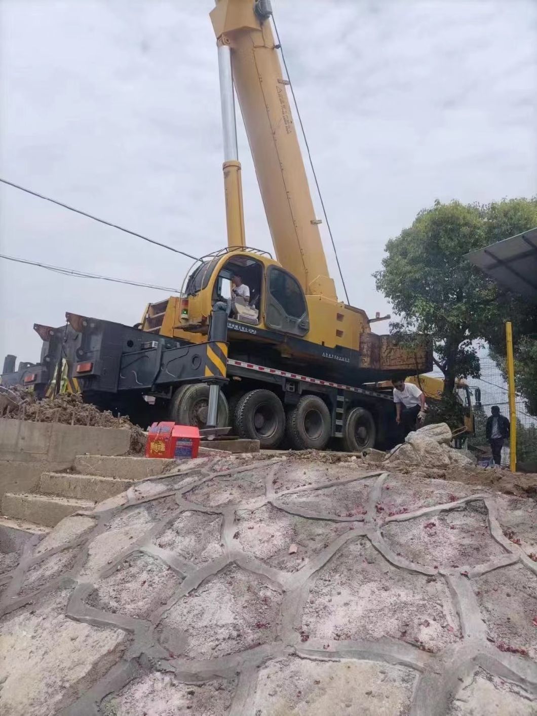 2012 Truck Crane Construction Machinery 130ton Terrian Mobile Crane Lifting Equipment