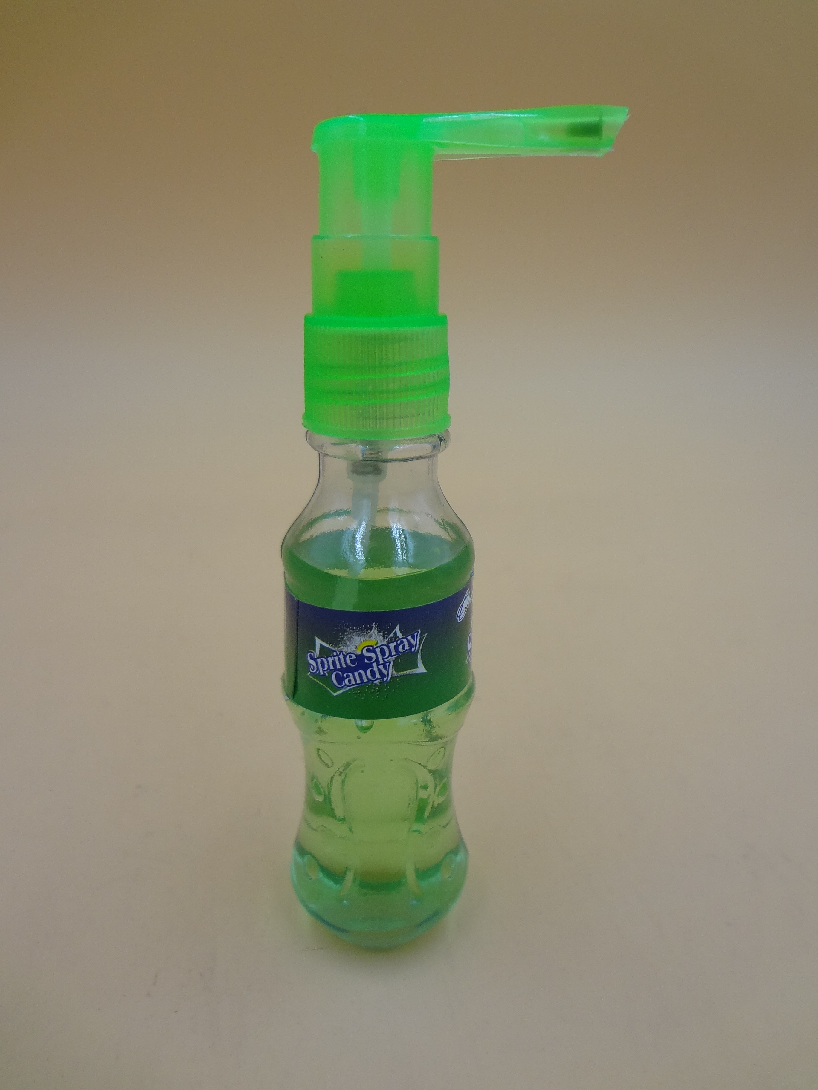 Green Sprite Flavors Spray Candy With Cool / Funny Feel Healthy Function