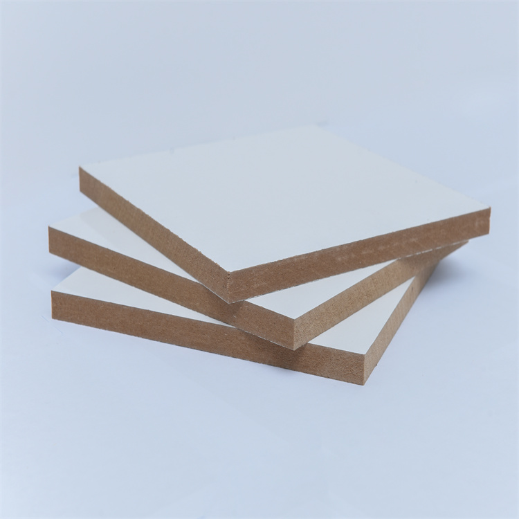 Indoor E0 Red MDF Board 18mm Fire Retardant MDF With HPL Laminate
