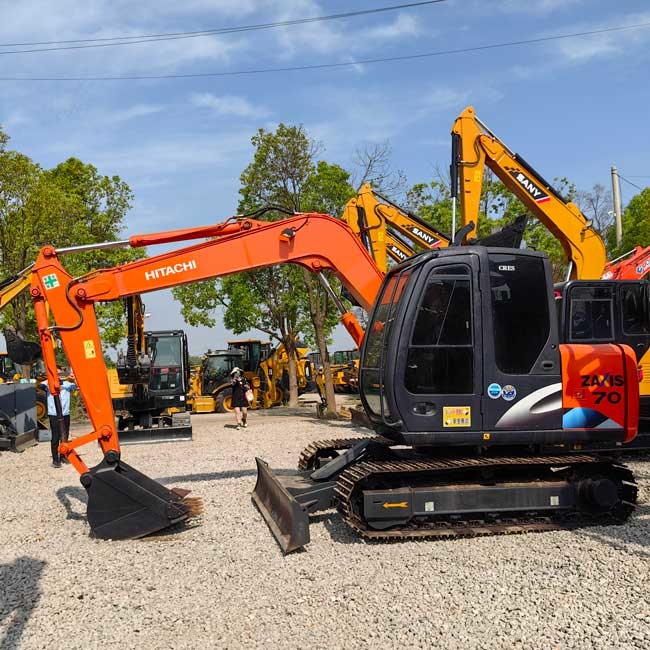 0.67 Tons Compact Used Excavator Hitachi ZX70 Crawl Excavator 0.33m3 Bucket Capacity