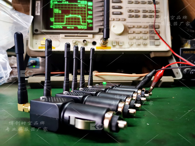  On board GPS jammer prevents vehicles from being positioned and tracked, and shields the company's speed limit jammer On board GPS jammer prevents vehicles from being positioned and tracked, and shields the company's speed limit jammer 