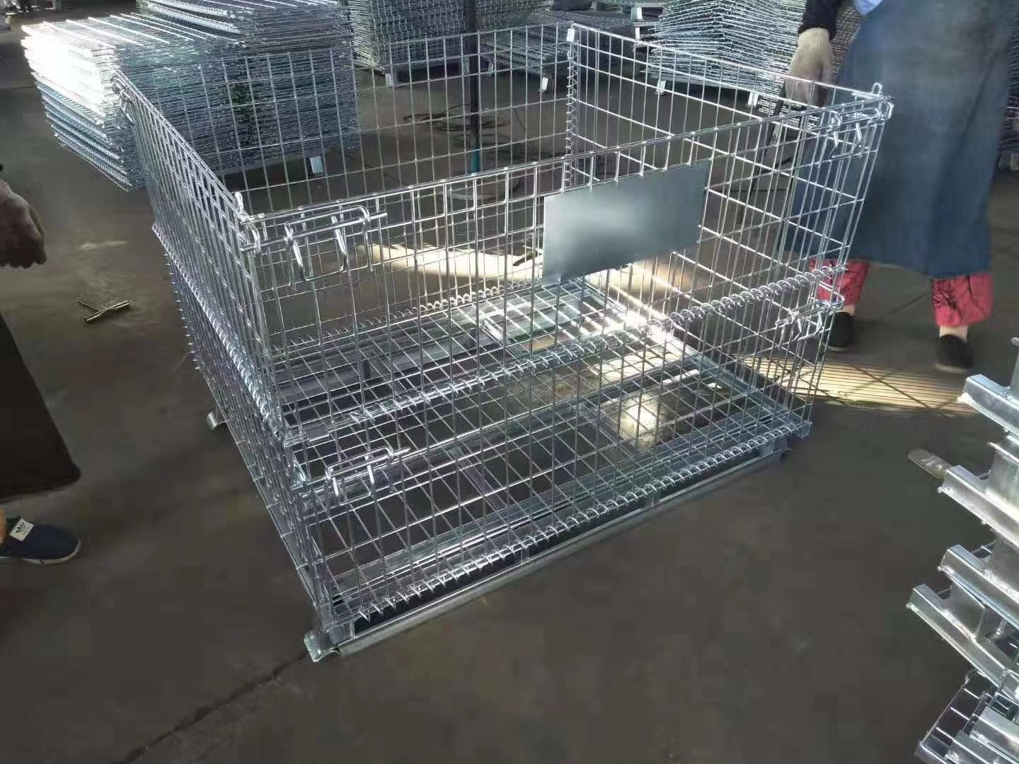 Customized Industrial Wire Mesh Containers Stackable Galvanized Steel Foldable Wire Mesh Pallet Cage