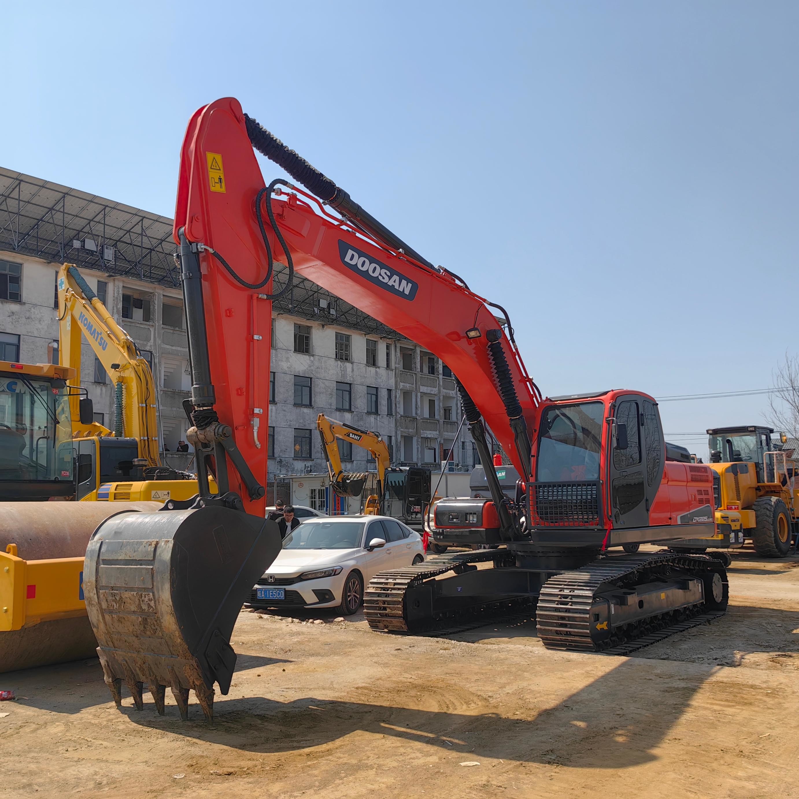 Korea Brand Doosan DX225 Used Excavator 22 Ton Crawler Hydraulic Digger with 1.28m³ Bucket Capacity