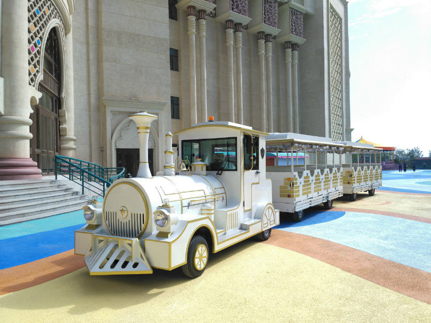 Regent Style Mini Electric Trackless Train With 42 Seats DC Motor Fashion Design
