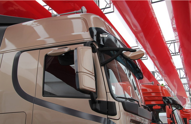 Dongfeng 6X4 480HP Tractor Head Truck With Cummins Engine Emission Euro 4 , EuroV