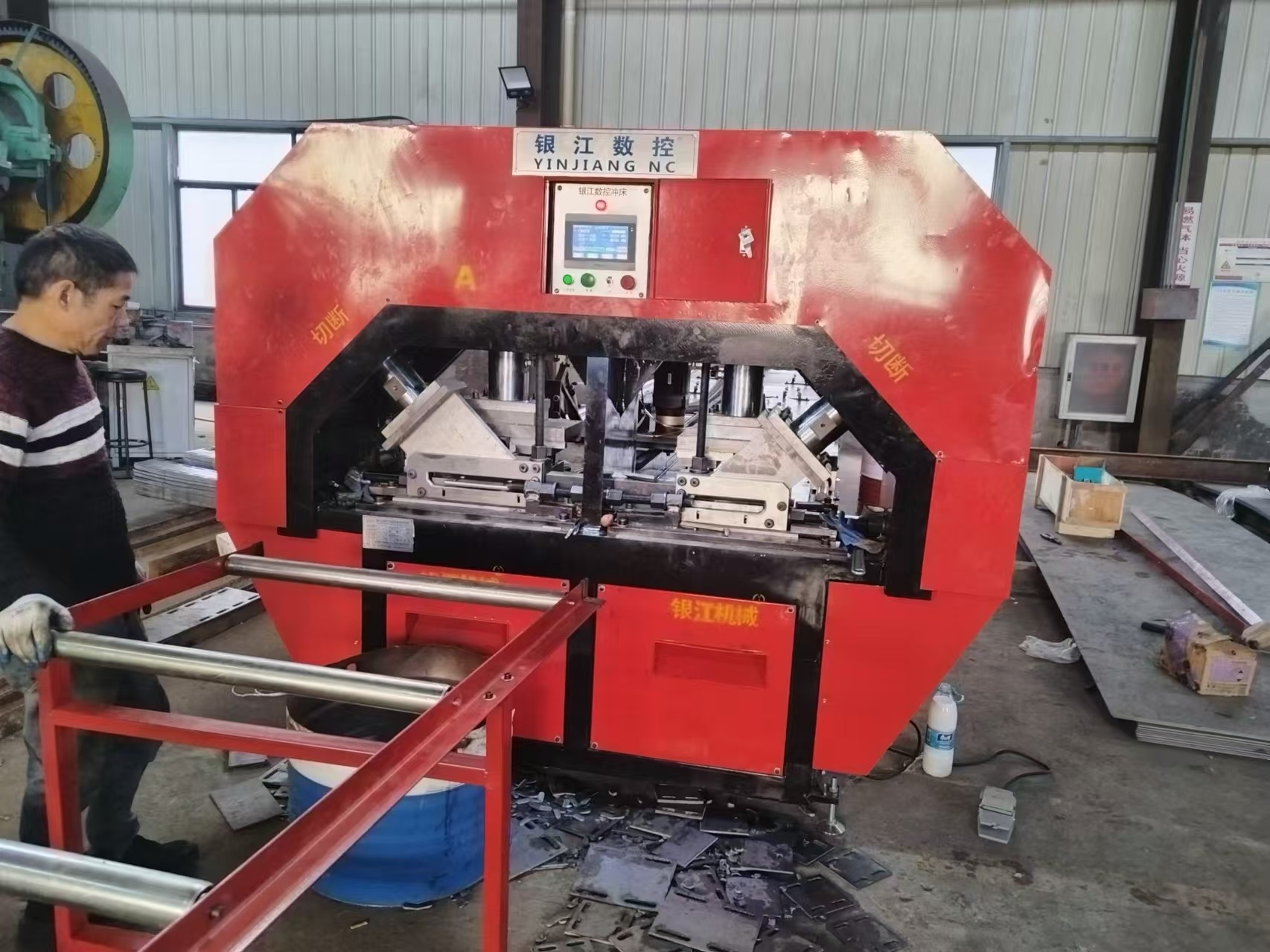 2 Shearing Stations H Beam Hydraulic Punching And Shearing Equipment With Max. Shearing Thickness 20mm PLC Control System