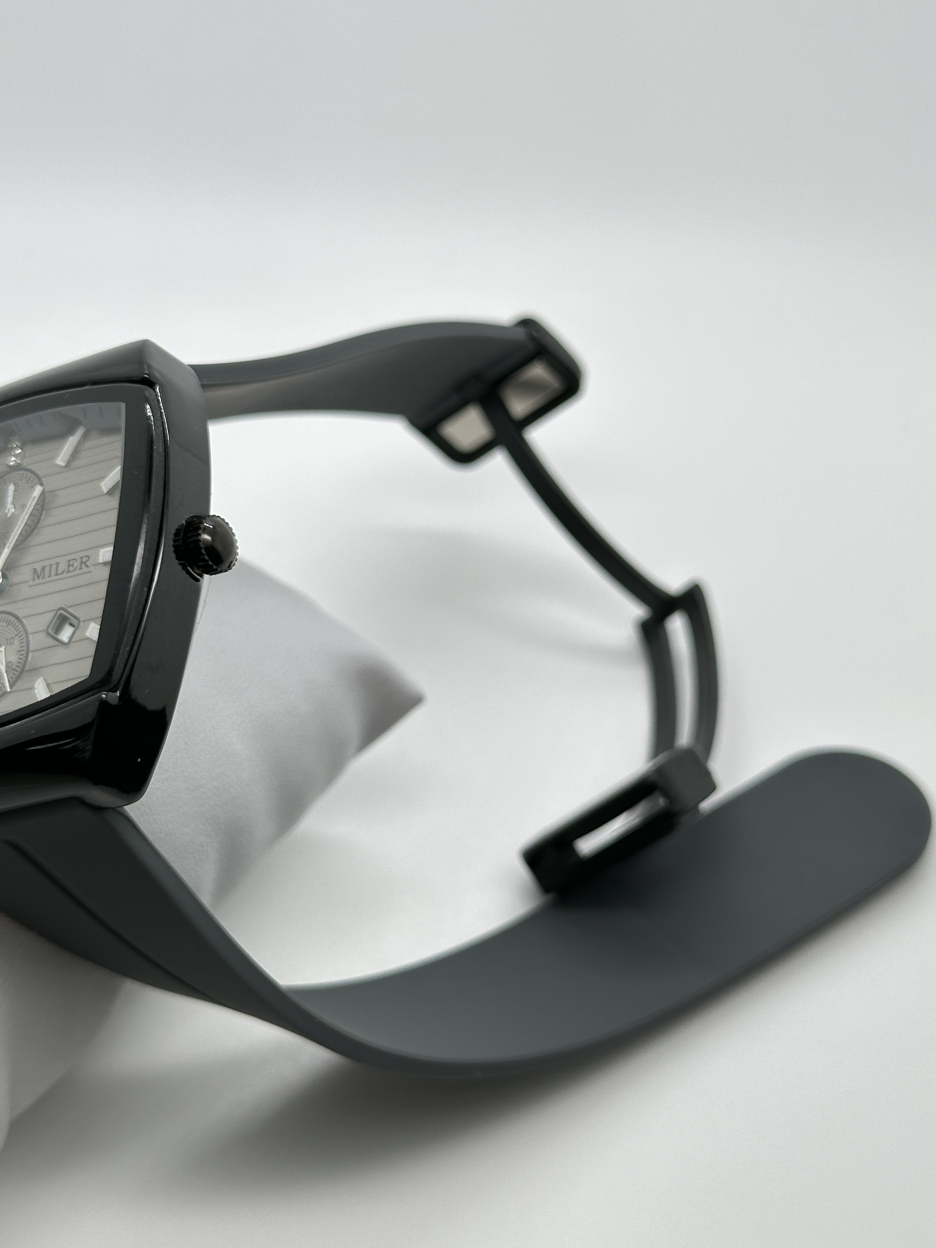 Water Resistant Modern Quartz Wrist Watch For Customer Requirements