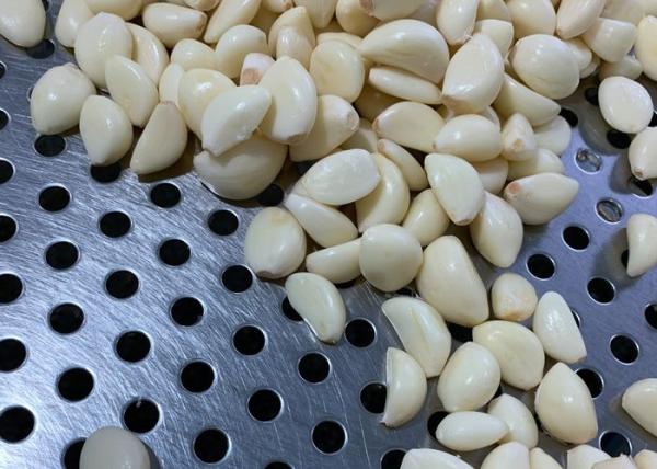Buy cheap 500g Crop Chopped Fresh Peeled Garlic Cloves from wholesalers