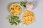 Fresh Pungency Odor 3*5cm Crispy Garlic Chips