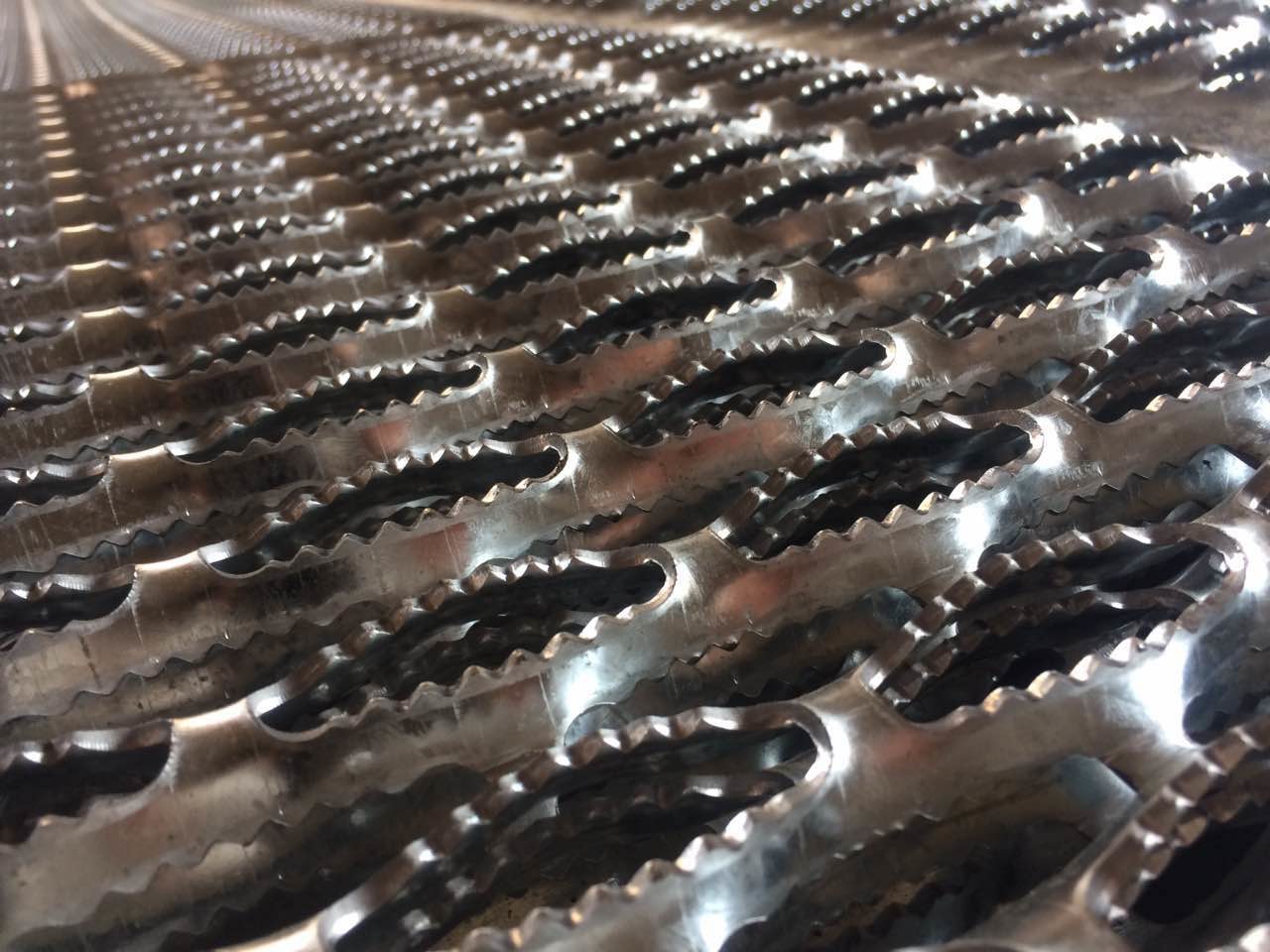 Diamond Hole Grip Span Safety Grating Galvanized Steel Anti Slip For Walkway Plank