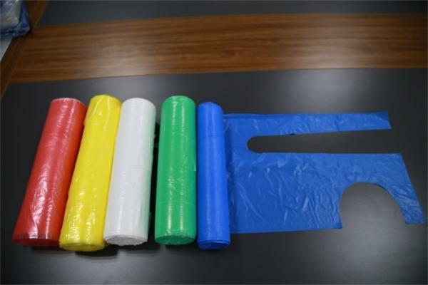 Buy cheap Plastic Disposable Aprons On A Roll White Blue Red Green Pink Yellow Black Color from wholesalers