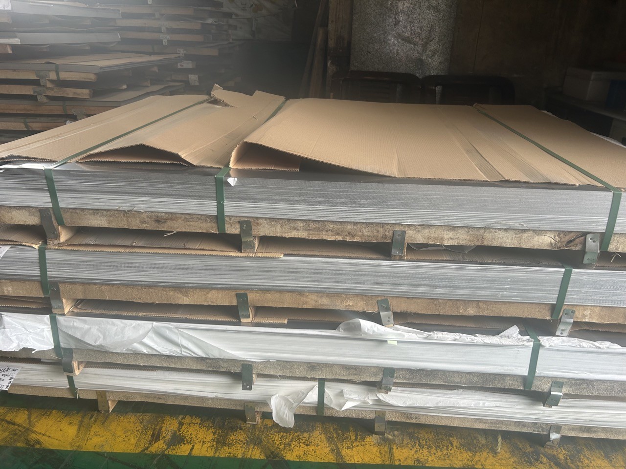 Hot Rolled Stainless Steel Products 2.5mm 304 Embossed For Construction