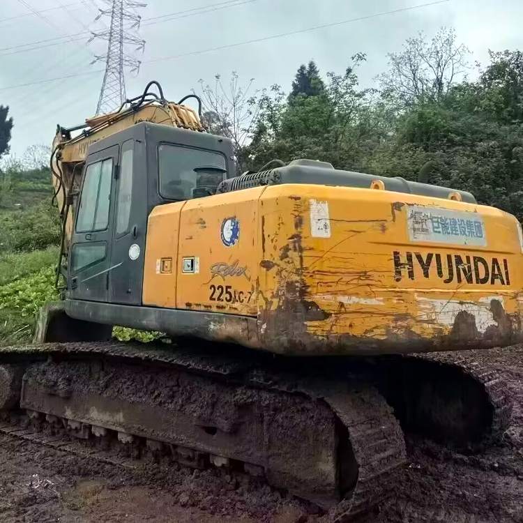 Good Working Condition 25 Ton Used Hyundai 225-7 Excavator with 21000 KG Machine Weight