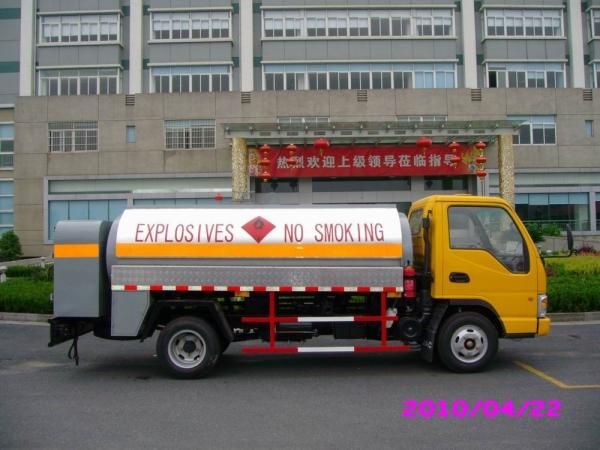 Buy cheap 1,056 US Gallon 4x2 Euro III Fiscal Refuel Tank Truck , Light Diesel Delivery Truck from wholesalers