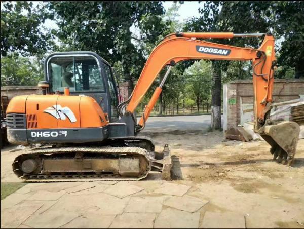 Buy cheap 4 Cylinders 6 Ton Mini Used Doosan Excavator DH60-7 With Low Working Hours from wholesalers