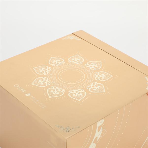 Buy cheap Cardboard Florist Rose Boxes with Hot Foil Stamping Finishing from wholesalers