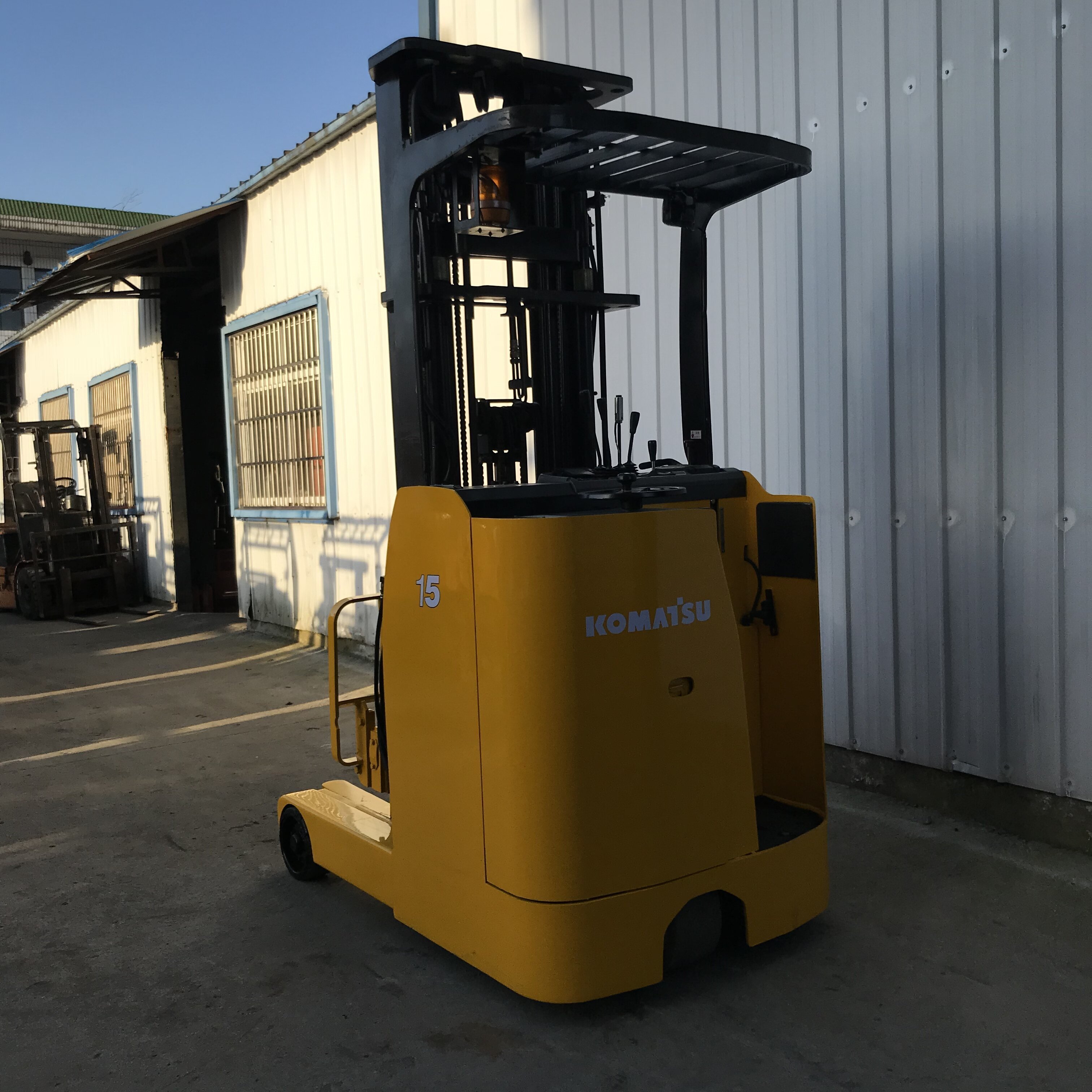 Komatsu 1.5ton Electric Reach Truck Used Stand-On Three-Stage Mast Battery-Powered 1.5ton 6m Electric Forklift