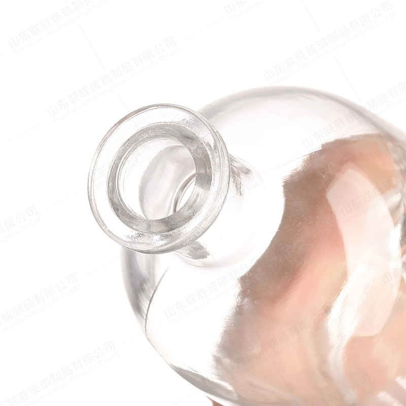 Decal Surface Handling 750ML 500ML Clear Spirit Glass Bottle for Vodka OEM/ODM Acceptable
