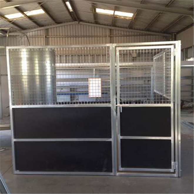 Customized Wood Material Horse Stable Box Easy Assembly In Black Color