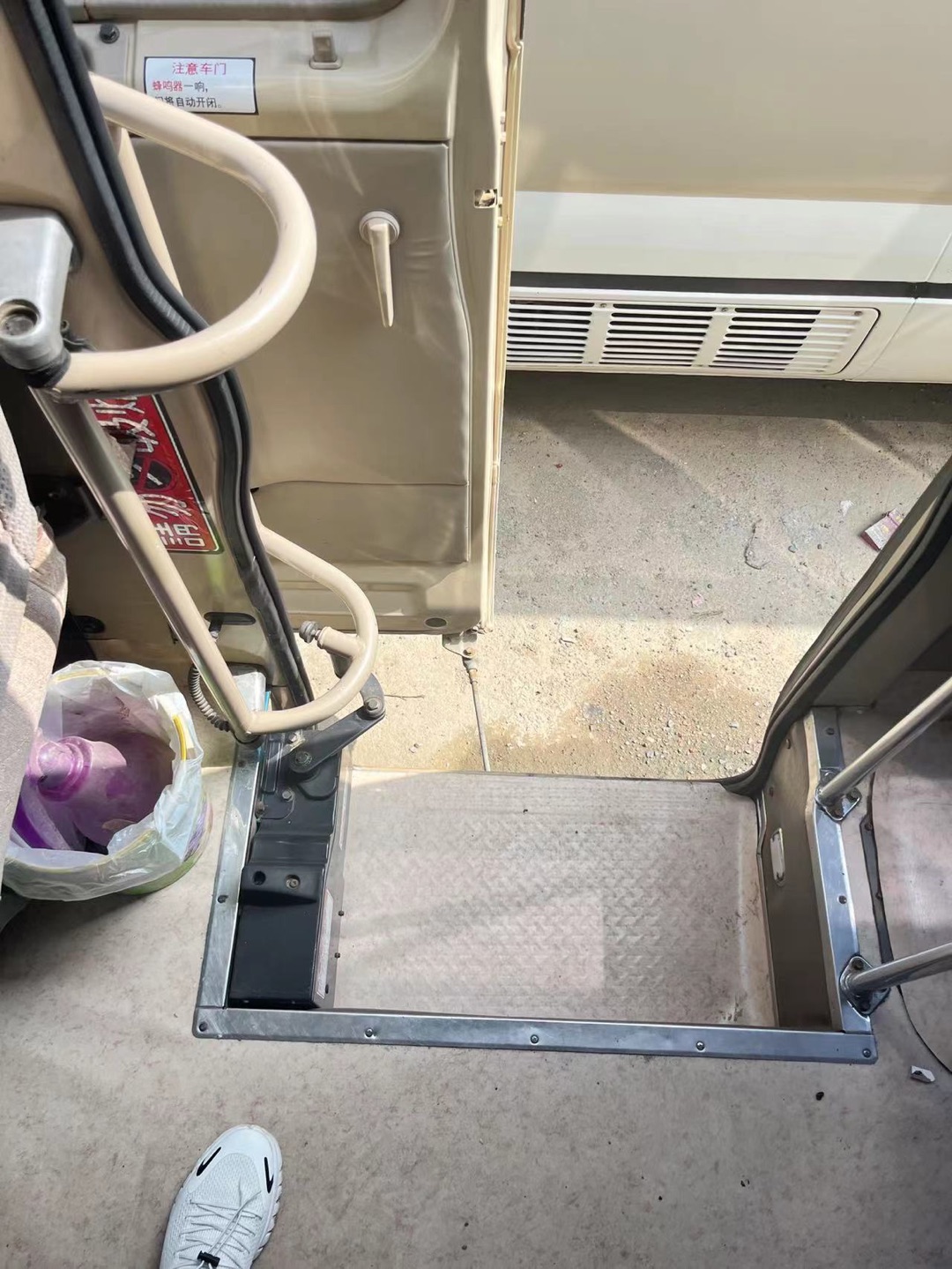 Left Drive 30 Seater Toyota Coaster Bus 7005*2040*2785mm Dimensions Affordable