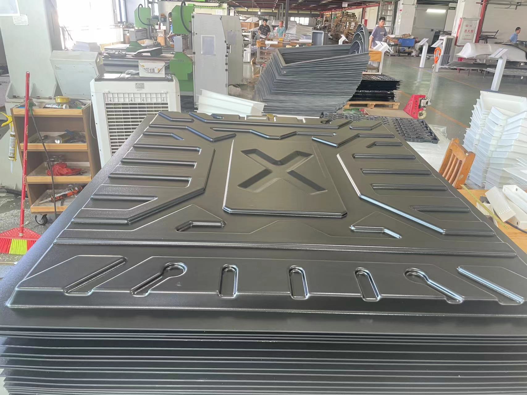 Custom Auto Roof Automotive Plastic Products Auto Spare Parts Bumpers Vacuum Forming Service within 32 Years Experience