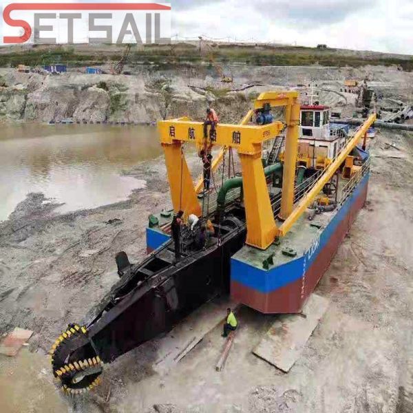 China Widely Used 24 Inch Hydraulic Cutter Suction Sand Dredger