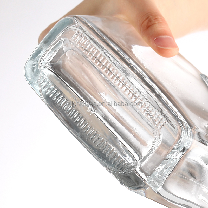 Customize Sealing Type 700ml Glass Wine Bottles for Beverage Whiskey Liquor Empty