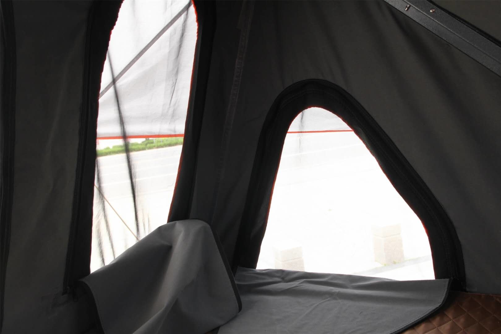 Half Automatic Z Shaped Hard Shell Roof Top Tent