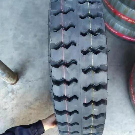 Buy cheap Bias Ply Heavy Duty Truck Tire 1000-20 from wholesalers