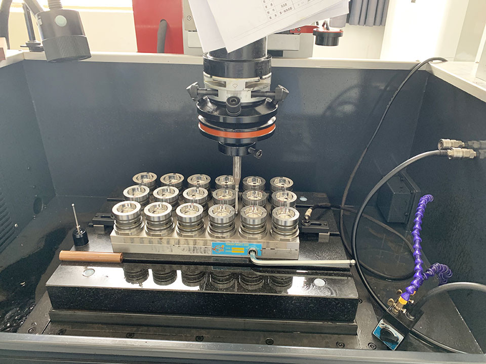 8cavity Plastic Injection Mould 30mm Cold Runner Precision Injection Molding