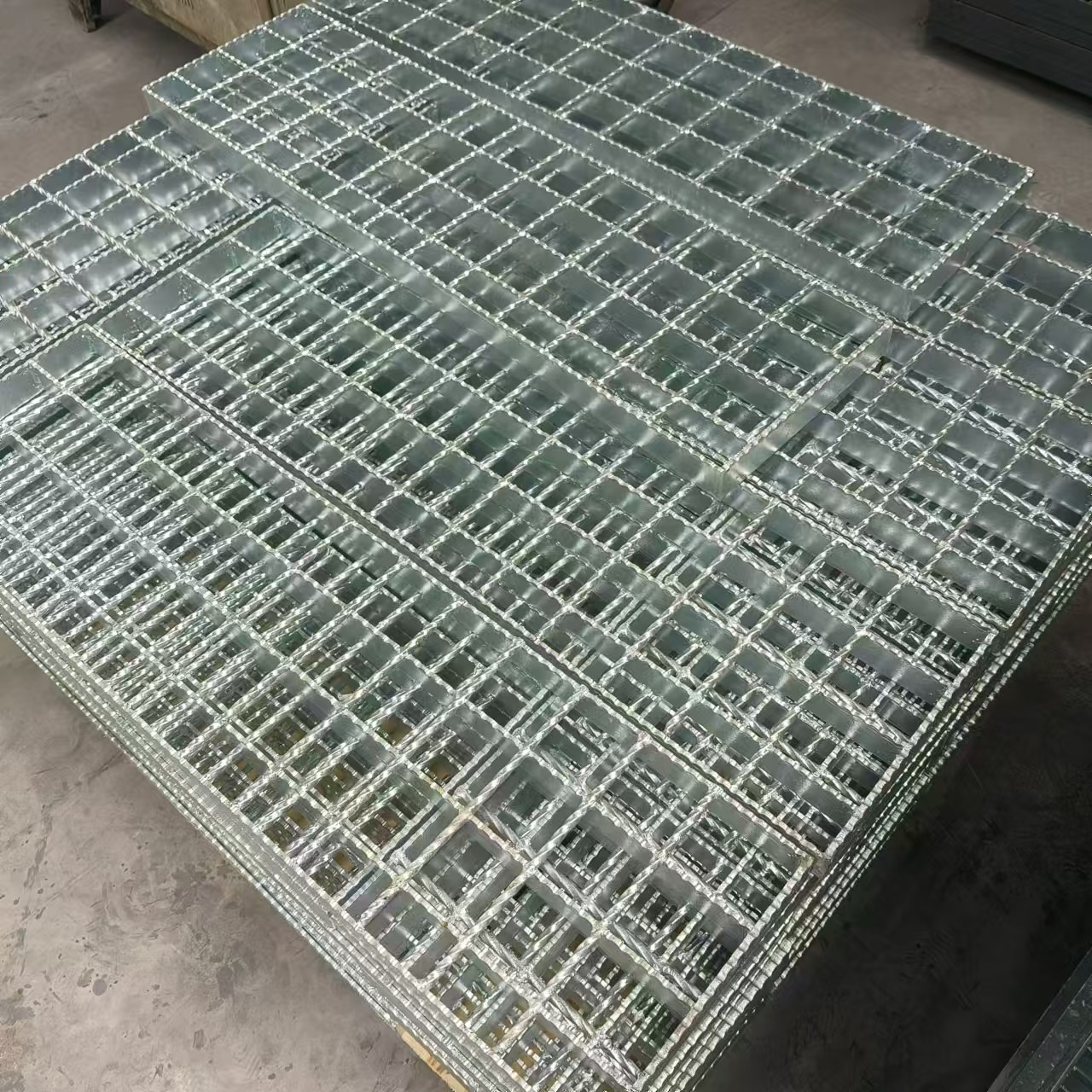 Sound-Absorbing Steel Gratings: Reduce Noise Levels for Comfort