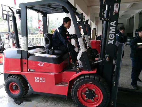Buy cheap 4.2 Ton Material Handling Equipment In Warehouse , High Lifting Diesel Engine Forklift Truck from wholesalers
