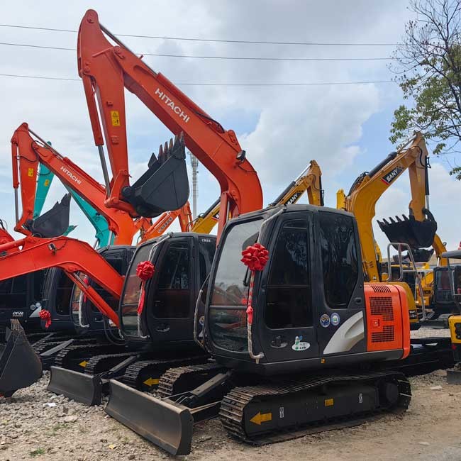 0.67 Tons Compact Used Excavator Hitachi ZX70 Crawl Excavator 0.33m3 Bucket Capacity