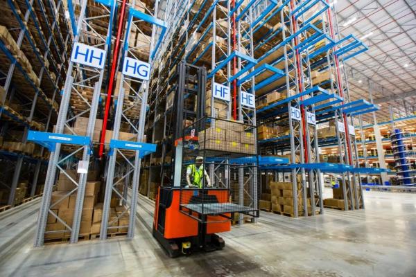 Buy cheap Industrial VNA Pallet Racking Very Narrow Aisle Racking from wholesalers