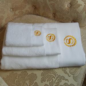 Buy cheap Easy to Maintain Hotel Towel Set Customizable Luxury Towel Set 100 % Cotton from wholesalers