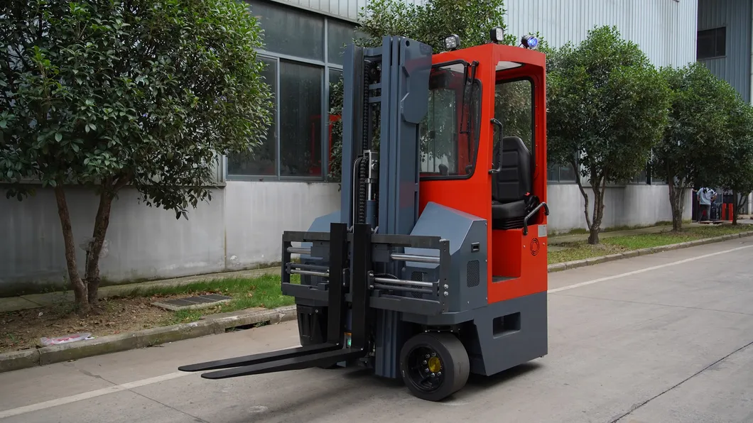 High Performance 3000kg Seated Multi Directional Electric Forklift For Outdoor Bulk Cargo Yards