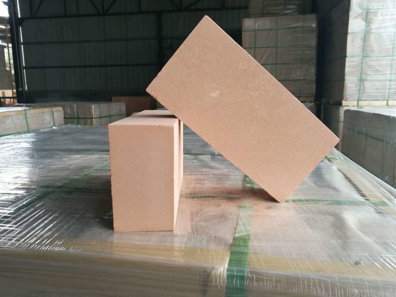 Non Metallic Refractory Insulating Fire Bricks Burning Resistant High Refractoriness